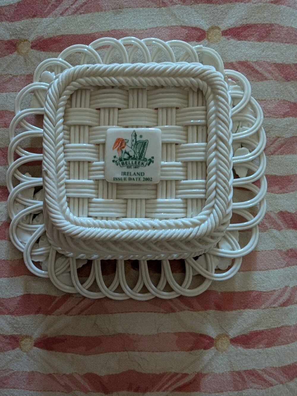 BELLEEK Made in Ireland 2002 Woven Ceramic Basket with Flowers - Picture 2 of 3